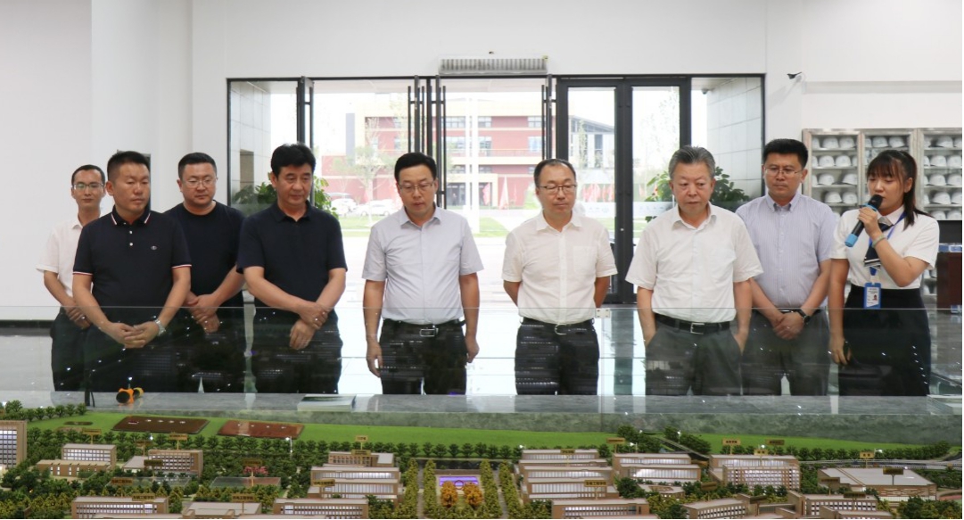 山西省住房和城鄉(xiāng)建設(shè)廳黨組成員、副廳長 在山西建投承建的職教港項(xiàng)目調(diào)研指導(dǎo)