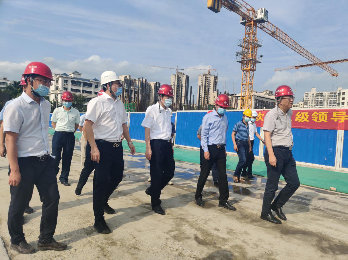 海南省副省長(zhǎng)馮忠華一行到山西建投四建集團(tuán)承建的海口美舍嘉苑項(xiàng)目調(diào)研