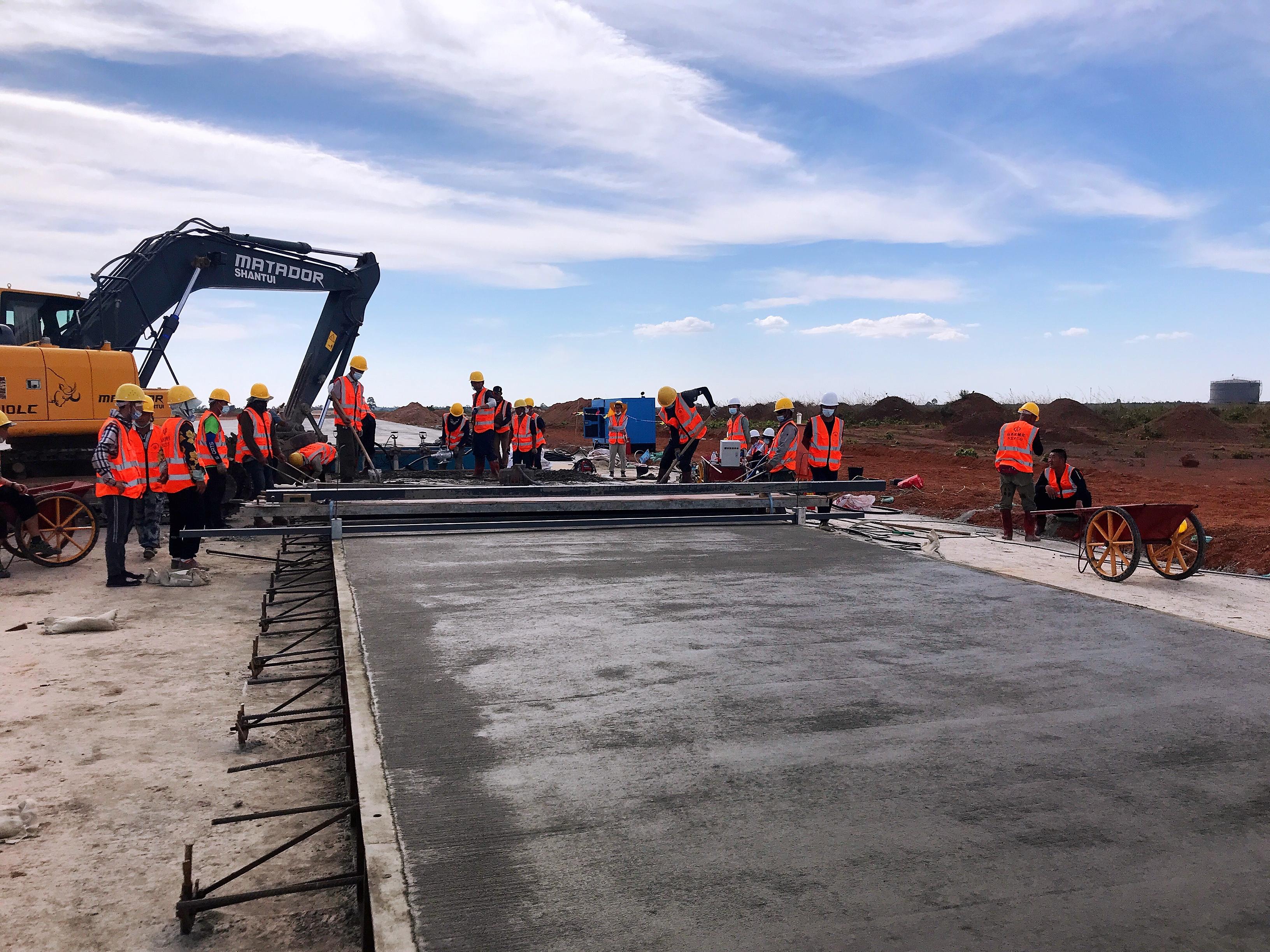 山西建投機械化集團柬埔寨暹粒吳哥國際機場項目道面混凝土試驗段順利實施