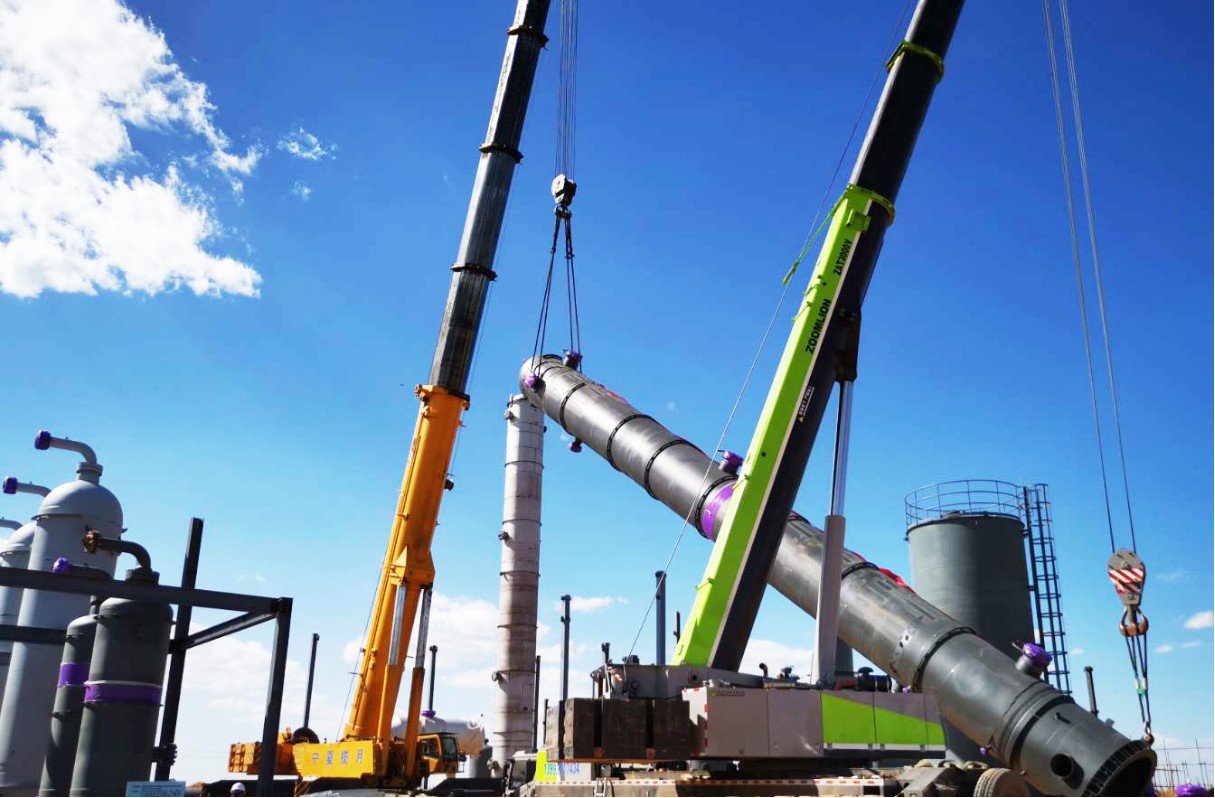 山西建投安裝集團(tuán)承建的內(nèi)蒙古雅海LNG項目吸收塔吊裝完成