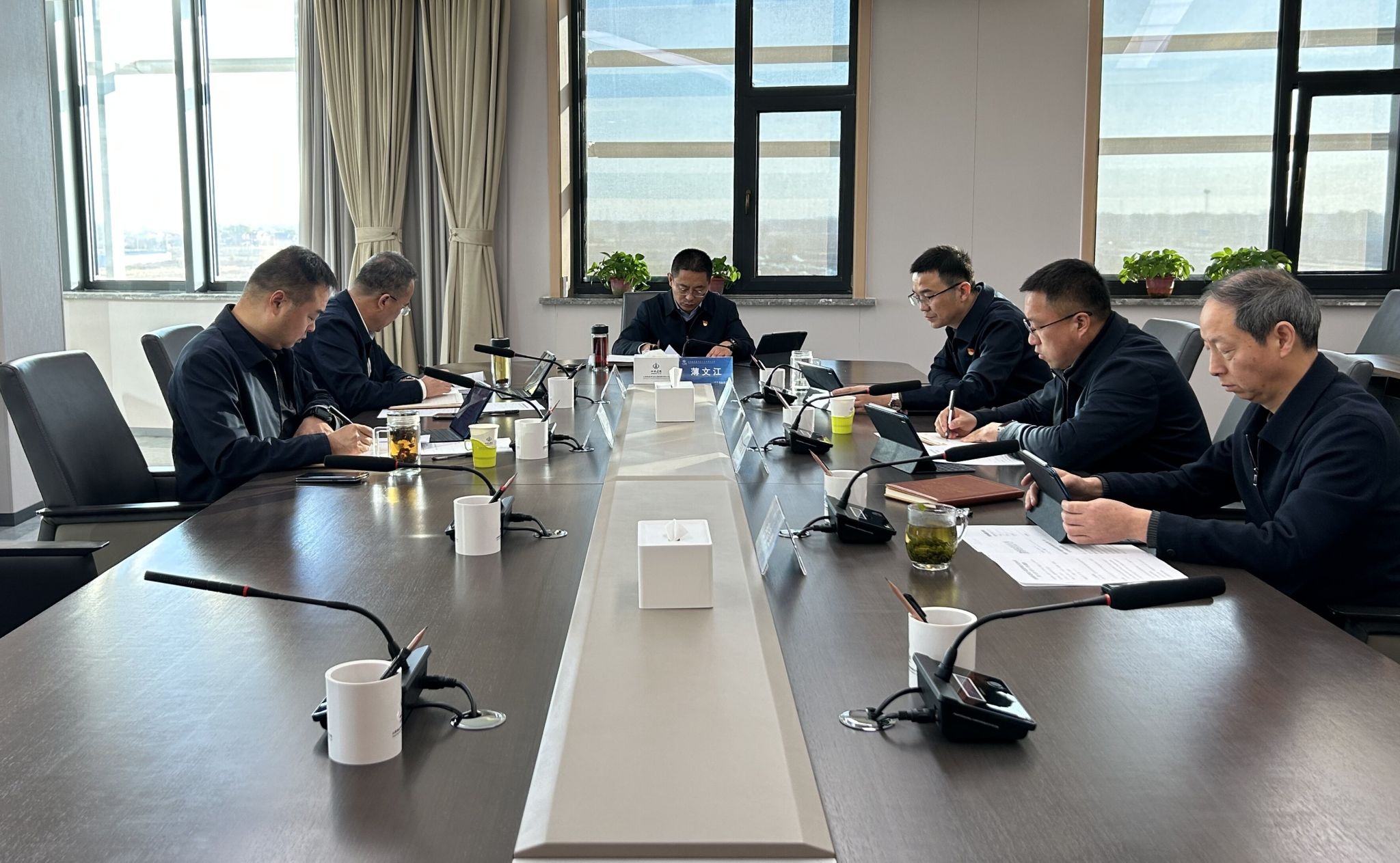 山西建投園區(qū)建發(fā)集團召開黨委理論學習中心組（擴大）學習會