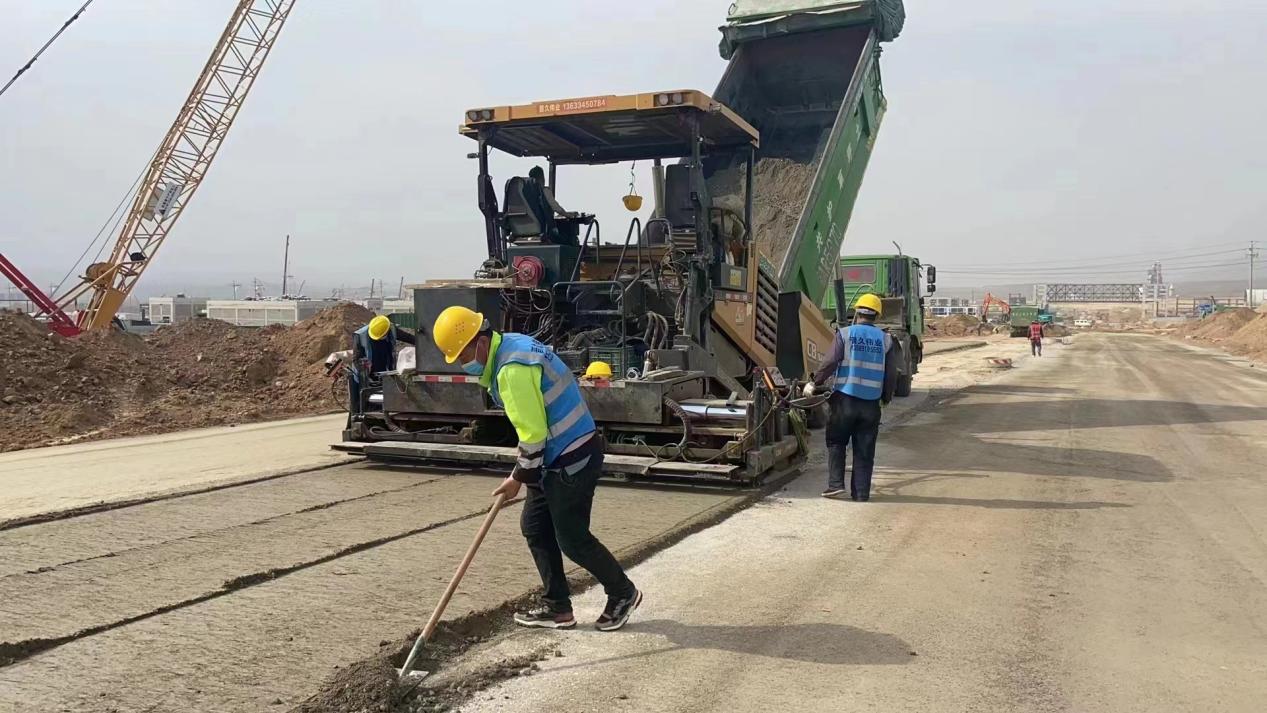 山西建投機(jī)械化集團(tuán)“五一”假期項(xiàng)目建設(shè)忙