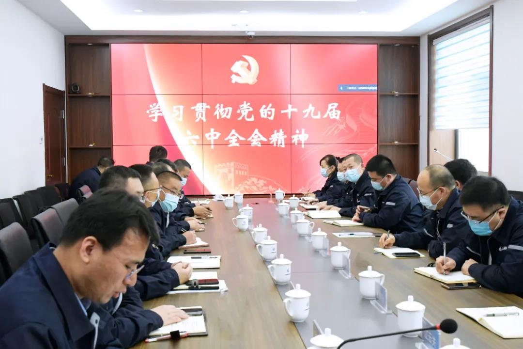 山西建投總承包公司召開學(xué)習(xí)貫徹黨的十九屆六中全會(huì)精神專題會(huì)議