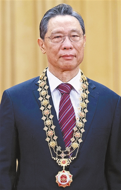 中國工程院院士鐘南山——大醫(yī)大愛守護(hù)生命（奮斗百年路 啟航新征程·“共和國勛章”獲得者）