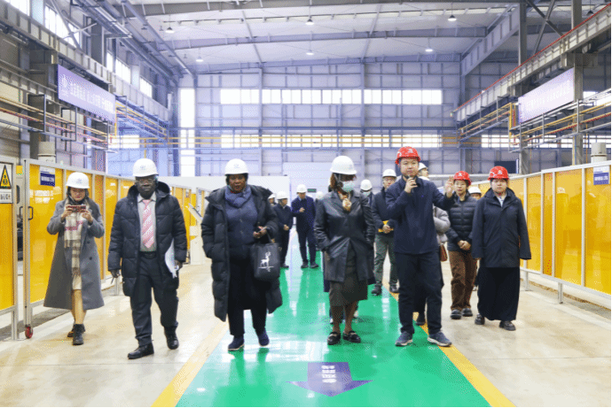 非洲使節(jié)團(tuán)、全國(guó)對(duì)外友協(xié)一行來(lái)山西建投工程機(jī)械公司考察交流