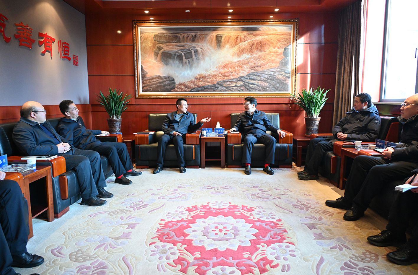 太原市園林局黨組書記、局長(zhǎng)郭志強(qiáng)一行到山西建投四建集團(tuán)洽談交流