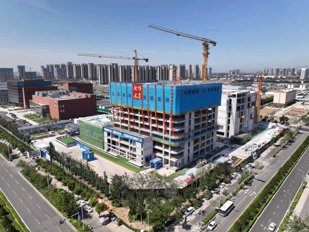 山西建投安裝集團(tuán)山西一體化算力網(wǎng)絡(luò)樞紐項(xiàng)目封頂