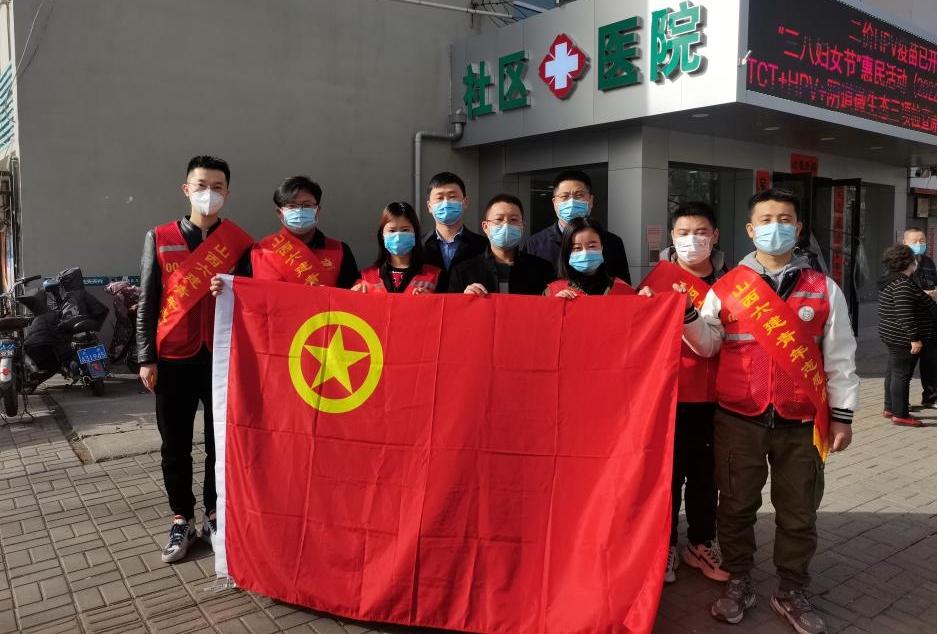 疫苗接種筑防線志愿服務(wù)暖人心——六建“紅馬甲”在行動