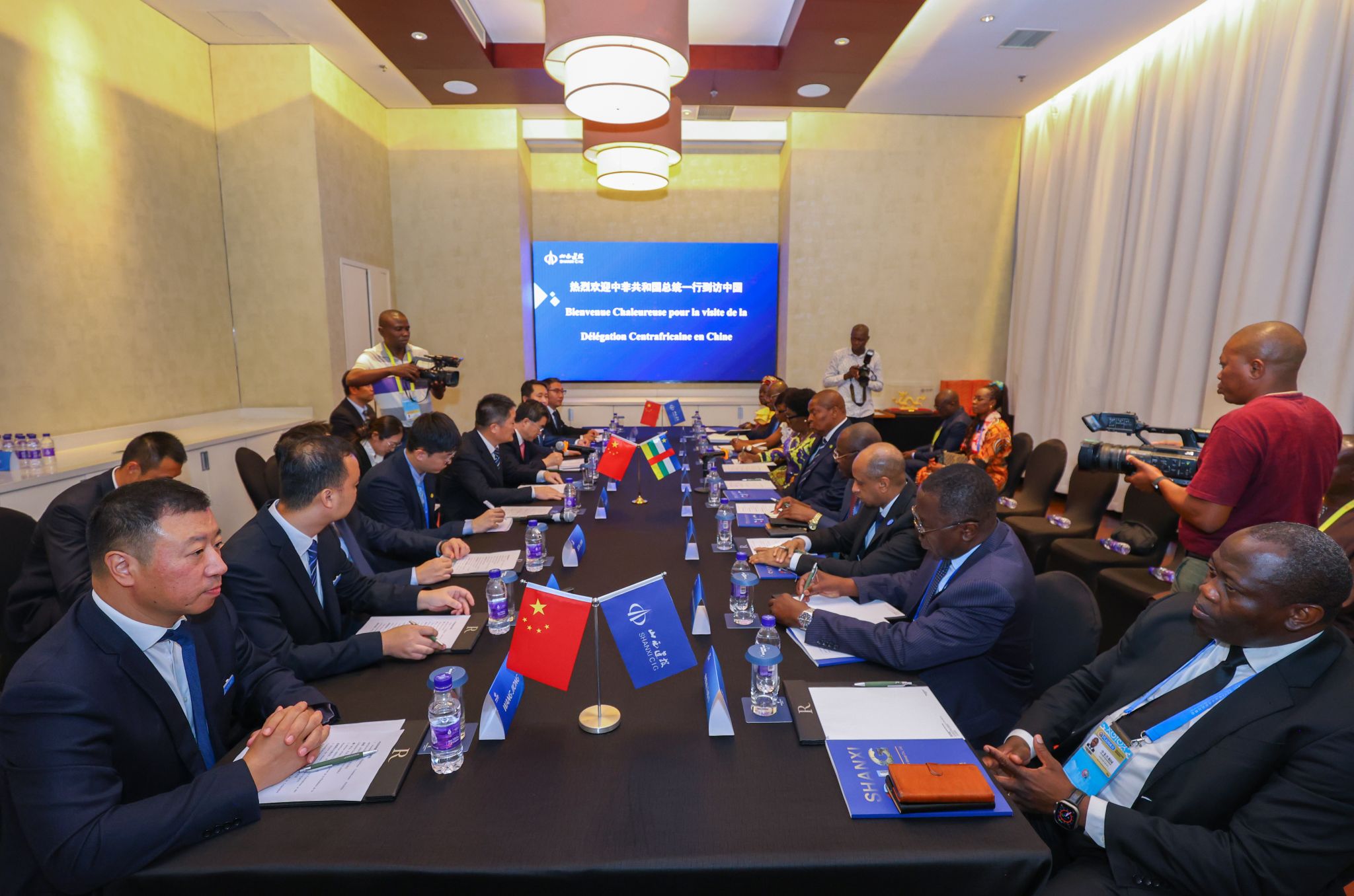 山西建投集團領(lǐng)導(dǎo)拜會中非共和國總統(tǒng)圖瓦德拉