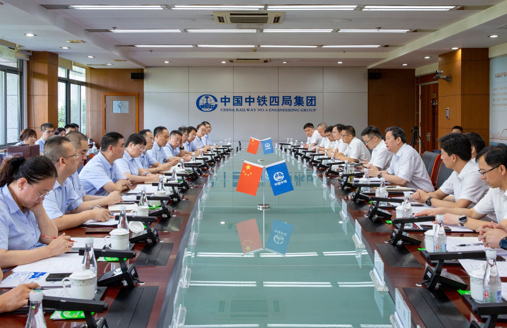 山西建投集團赴中鐵四局集團開展對標學習