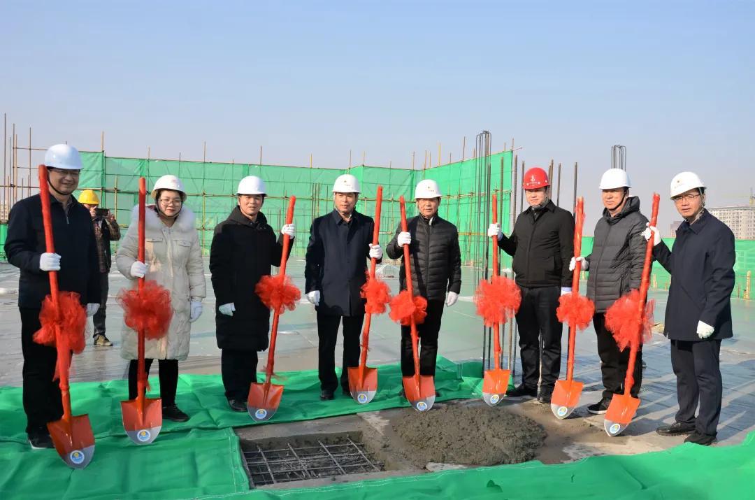 山西建投建工集團曲沃縣人民醫(yī)院綜合樓建設項目主體結構順利封頂