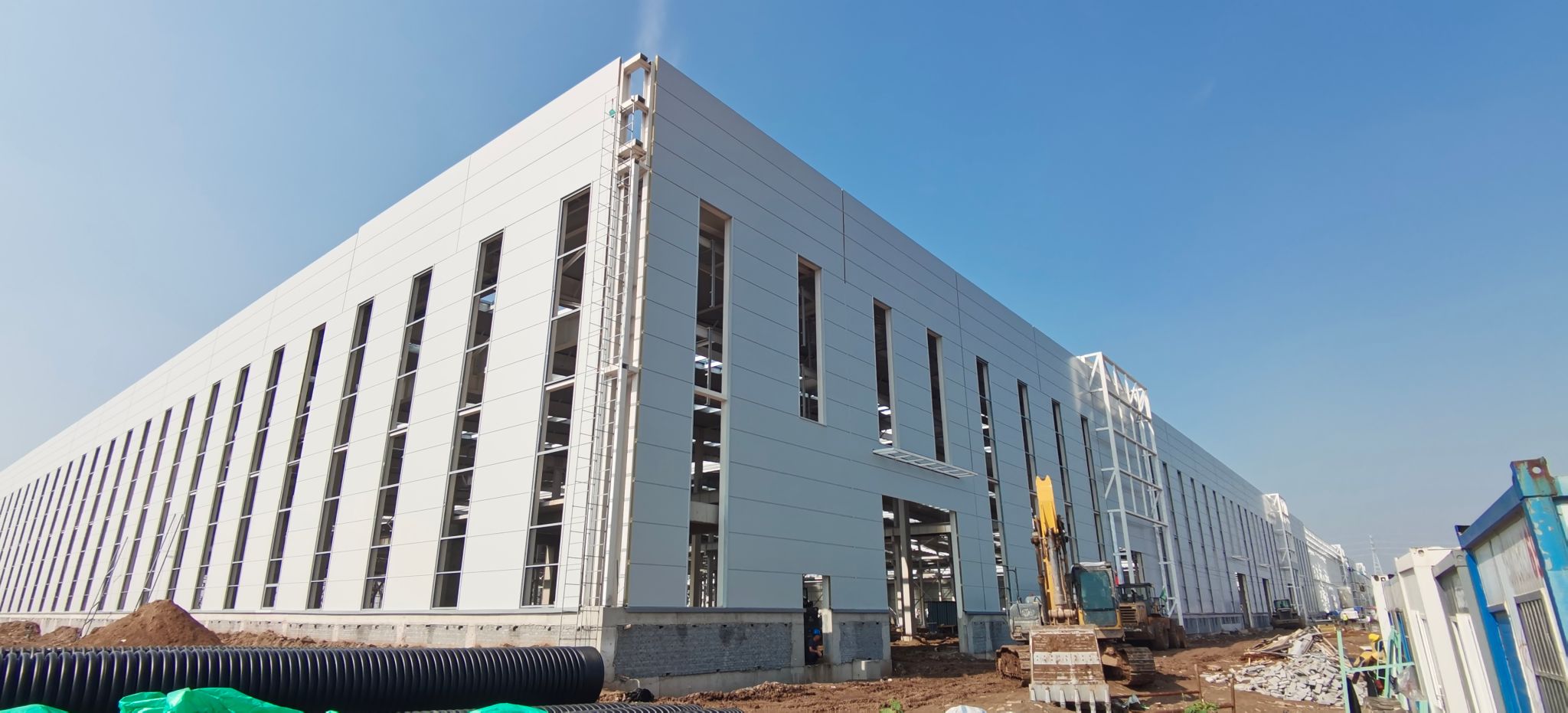 山西建投瀟河產(chǎn)業(yè)公司承建的太重高端裝備制造和風(fēng)電裝備產(chǎn)業(yè)鏈配套項(xiàng)目鋼結(jié)構(gòu)主體順利完工