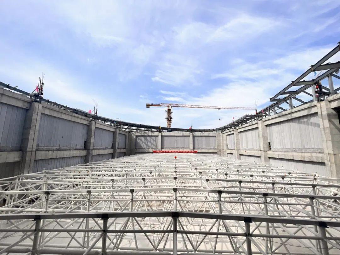 山西建投六建集團(tuán)承建的山陰縣場(chǎng)館建設(shè)項(xiàng)目會(huì)展中心網(wǎng)架提升圓滿完成