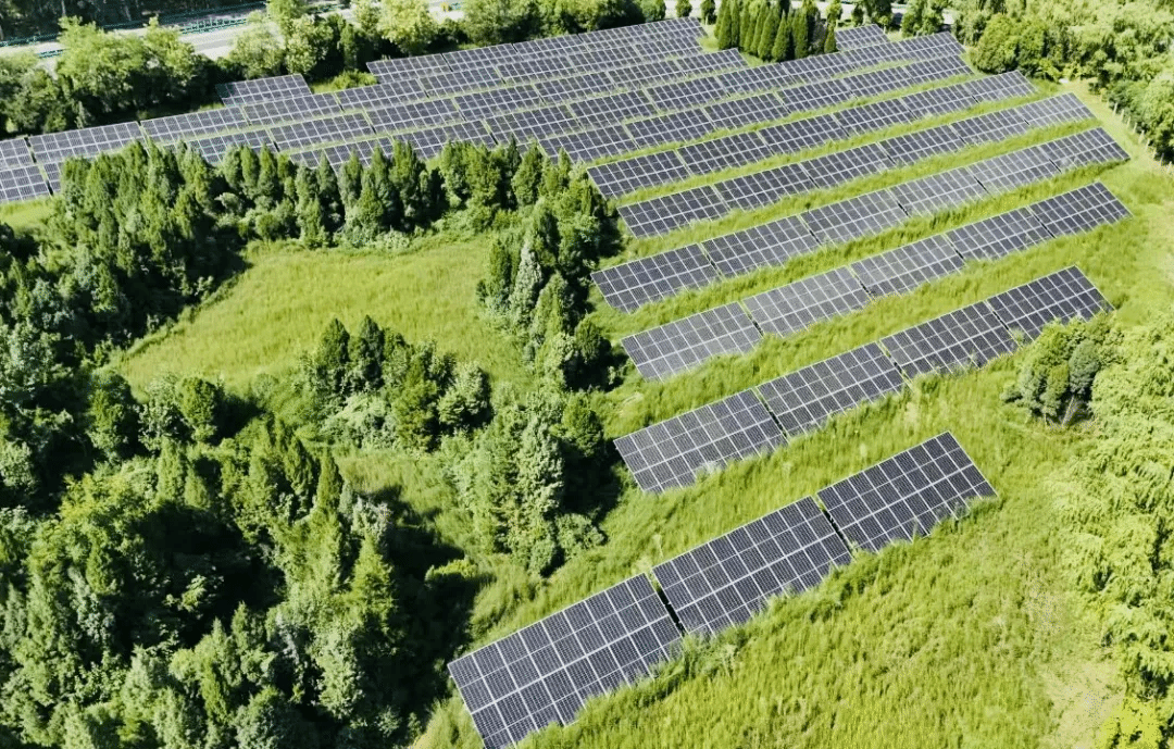 山西建投六建集團山西省高速公路200MW分布式光伏項目：打造“光”景靚麗的“綠色電力長廊”