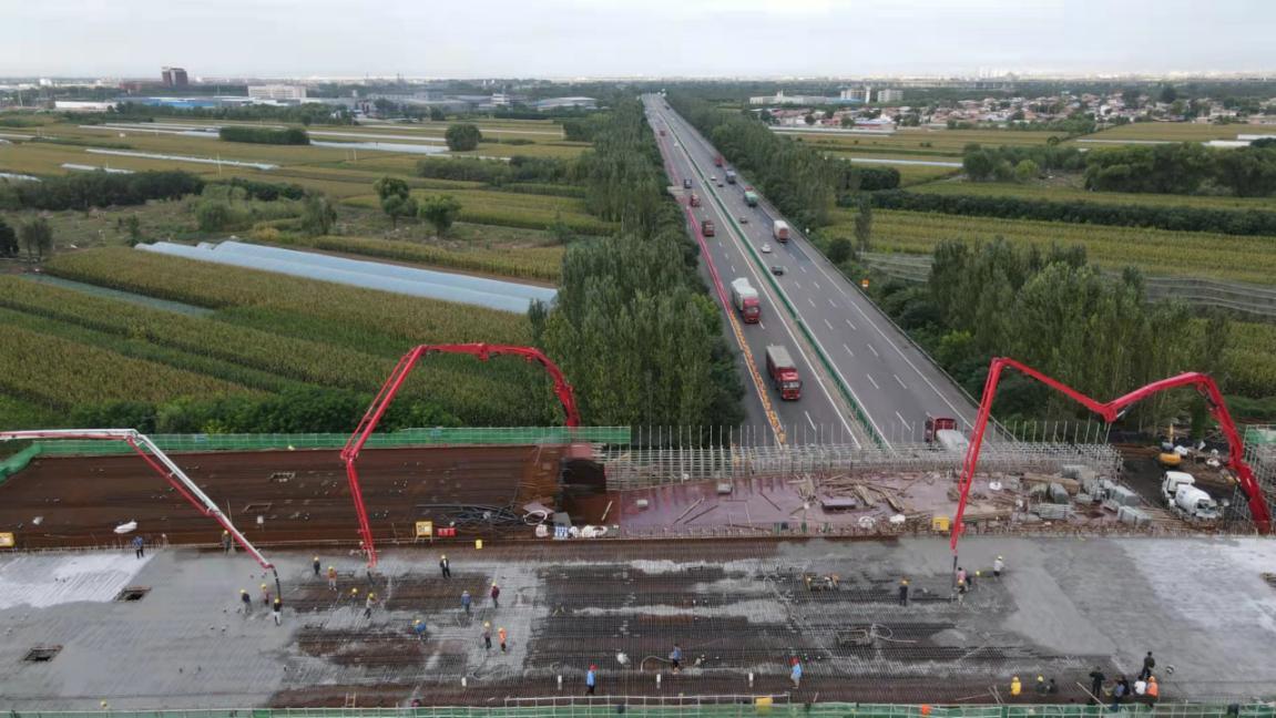 山西建投機(jī)械化集團(tuán)農(nóng)谷路橋梁工程榆祁高速大橋項目箱梁混凝土澆筑完成