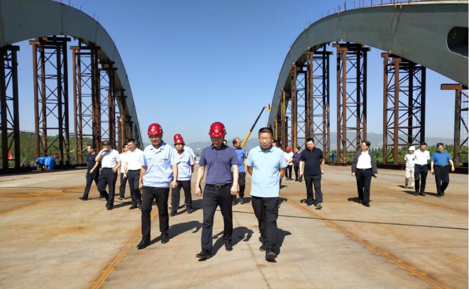 朔州市委副書記、市長熊燕斌在山西建投四建集團(tuán)承建的朔州市七里河項目調(diào)研