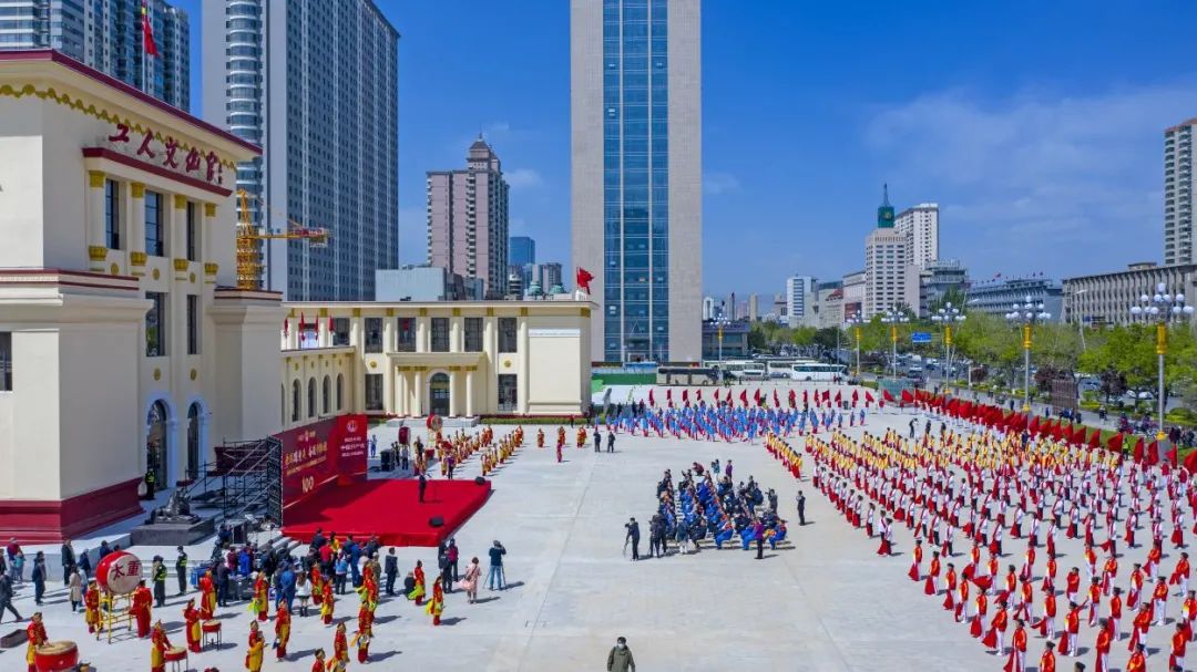 太原市委副書記、市長(zhǎng)在山西建投二建集團(tuán)承建的工人文化宮大修改造項(xiàng)目調(diào)研