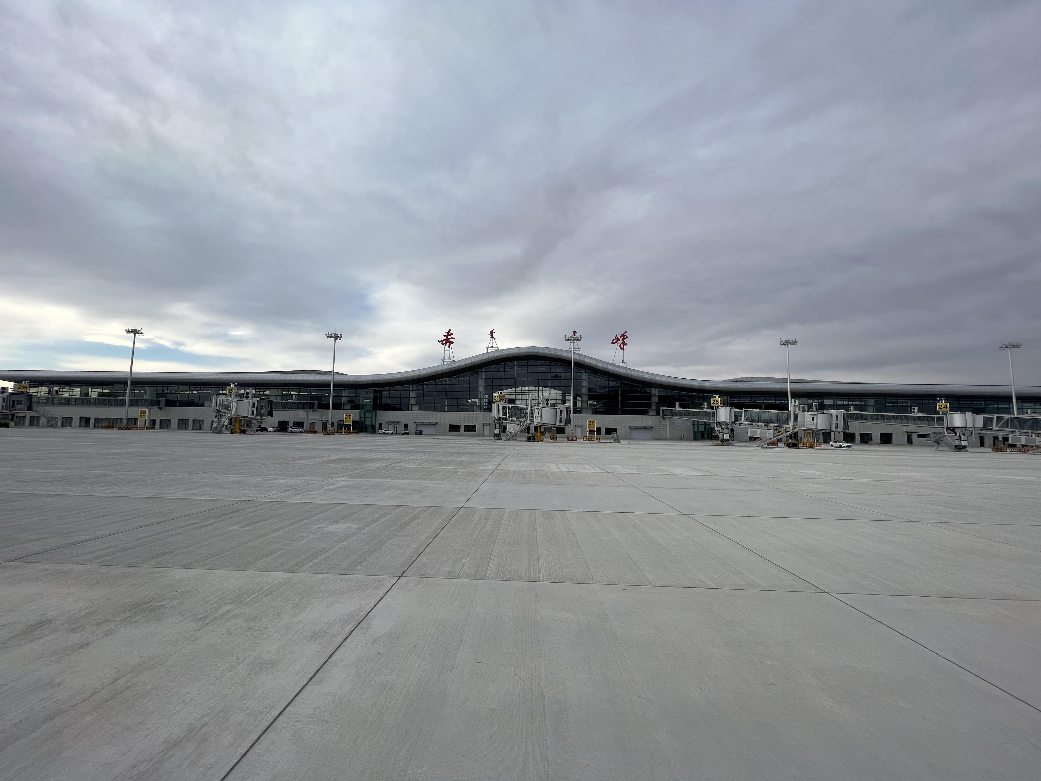 山西建投機(jī)械化集團(tuán)赤峰軍民合用機(jī)場(chǎng)改擴(kuò)建工程飛行區(qū)場(chǎng)道工程通過(guò)竣工驗(yàn)收