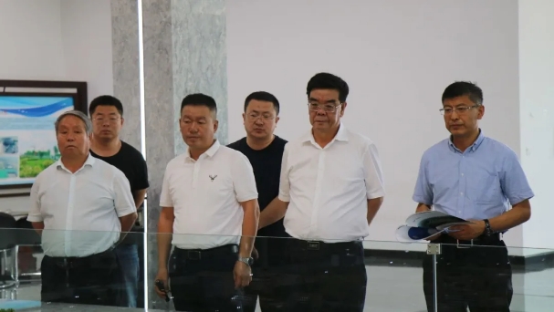 山西省委組織部副部長(zhǎng)、省人力資源和社會(huì)保障廳黨組書記、廳長(zhǎng)在山西建投承建的職教港項(xiàng)目調(diào)研