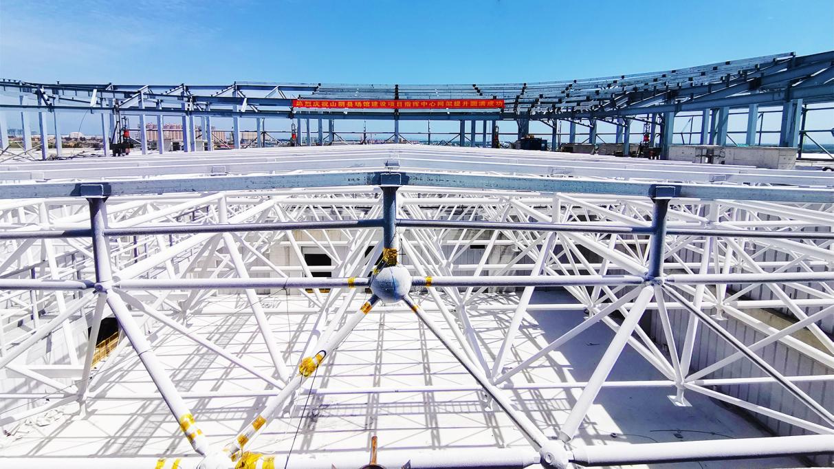 山西建投瀟河產(chǎn)業(yè)公司鋼結(jié)構(gòu)專業(yè)承建的山陰縣場館建設(shè)項目圓滿完成指揮中心網(wǎng)架提升