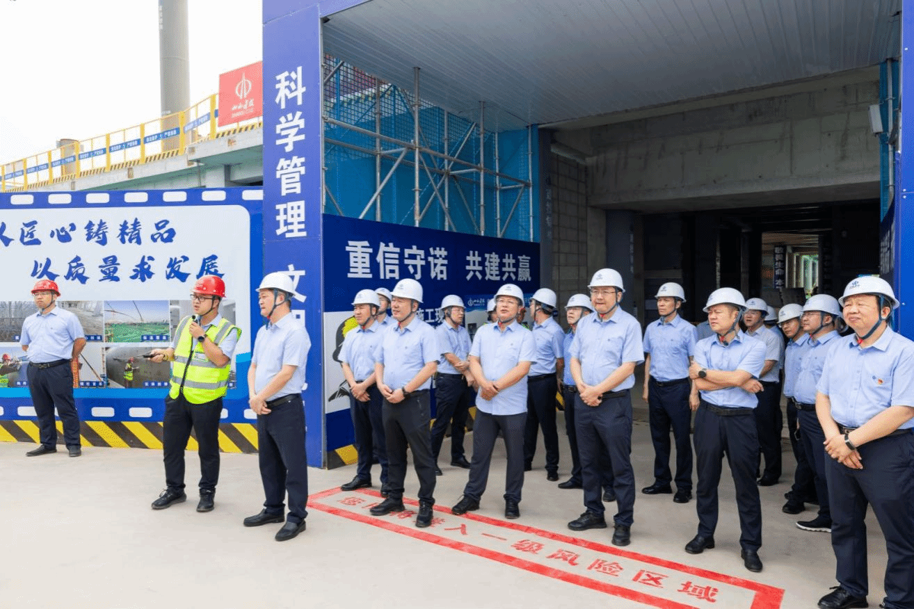 山西建投集團(tuán)檢查指導(dǎo)山西建投總承包公司承建的太原武宿國(guó)際機(jī)場(chǎng)三期改擴(kuò)建工程T3航站樓東指廊項(xiàng)目