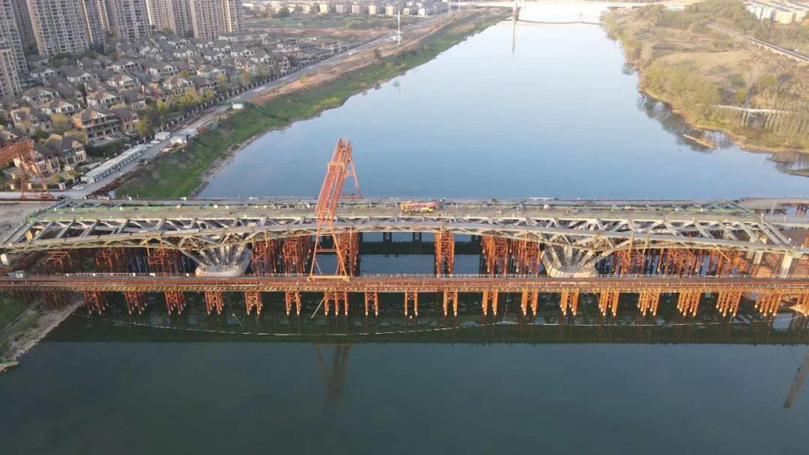 山西建投三建集團(tuán)承建的全國首座掌托型橋梁——江西上饒?jiān)票谭宕髽虺晒淆? class=