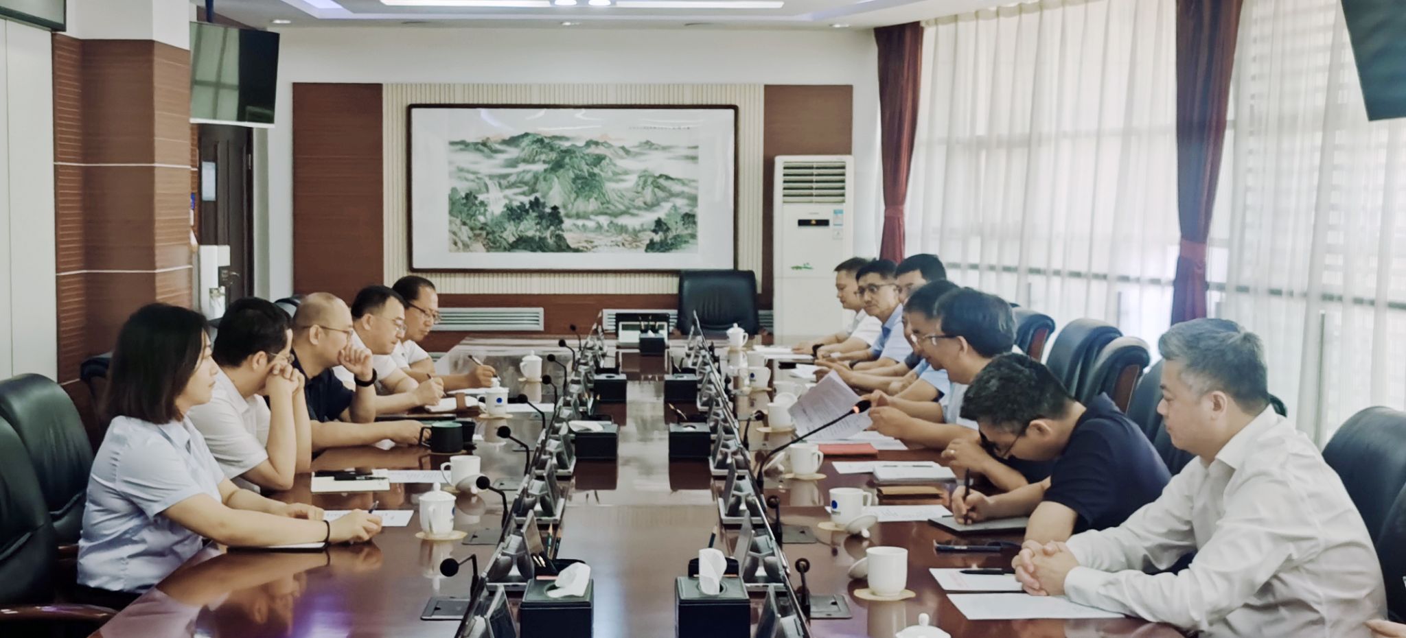 山西建投集團與山西航產集團舉行工作會談