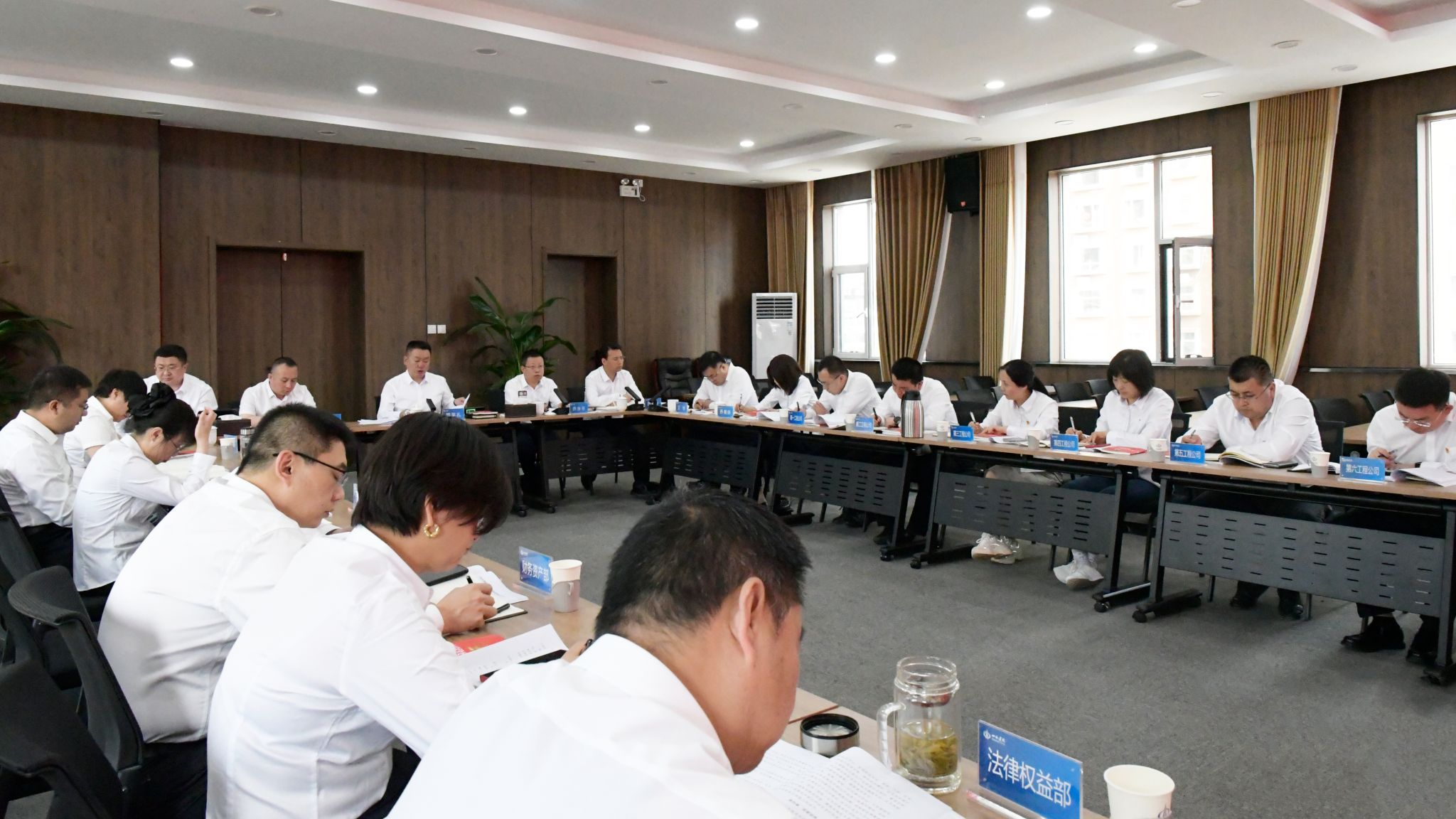 山西建投總承包公司召開2024年度第四次黨委理論學(xué)習(xí)中心組（擴(kuò)大）學(xué)習(xí)會